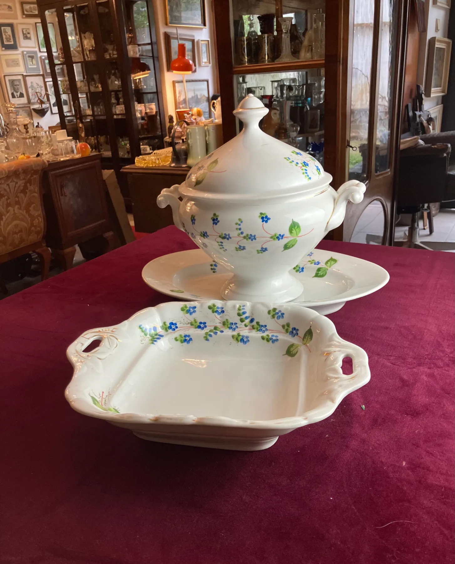 Porcelánový set s pomněnkami - polévková terina, talíř s uchy, servírovací oválný talíř