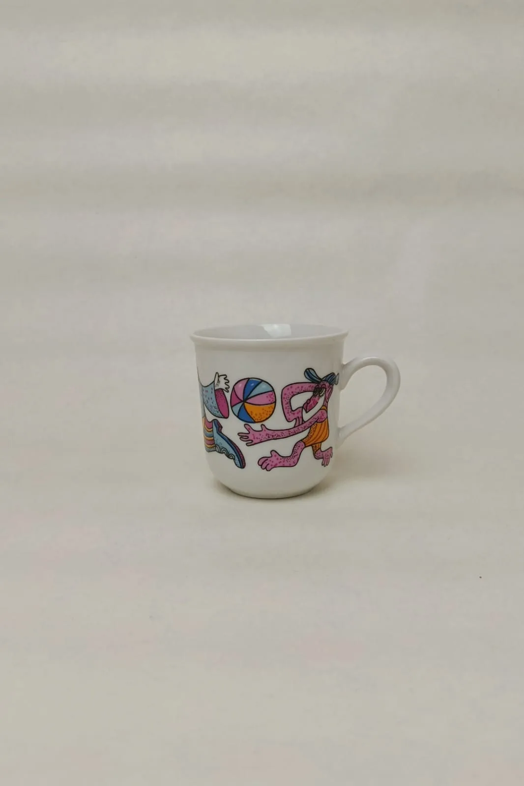 Dětský porcelánový hrneček s cirkusovým motivem