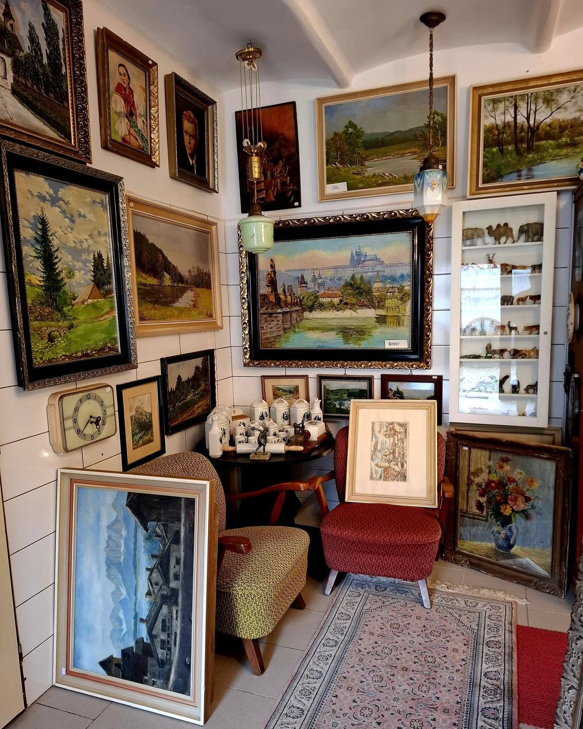 Obrazy, hodiny, porcelán a starožitnosti v Old Times Bazar Dačice